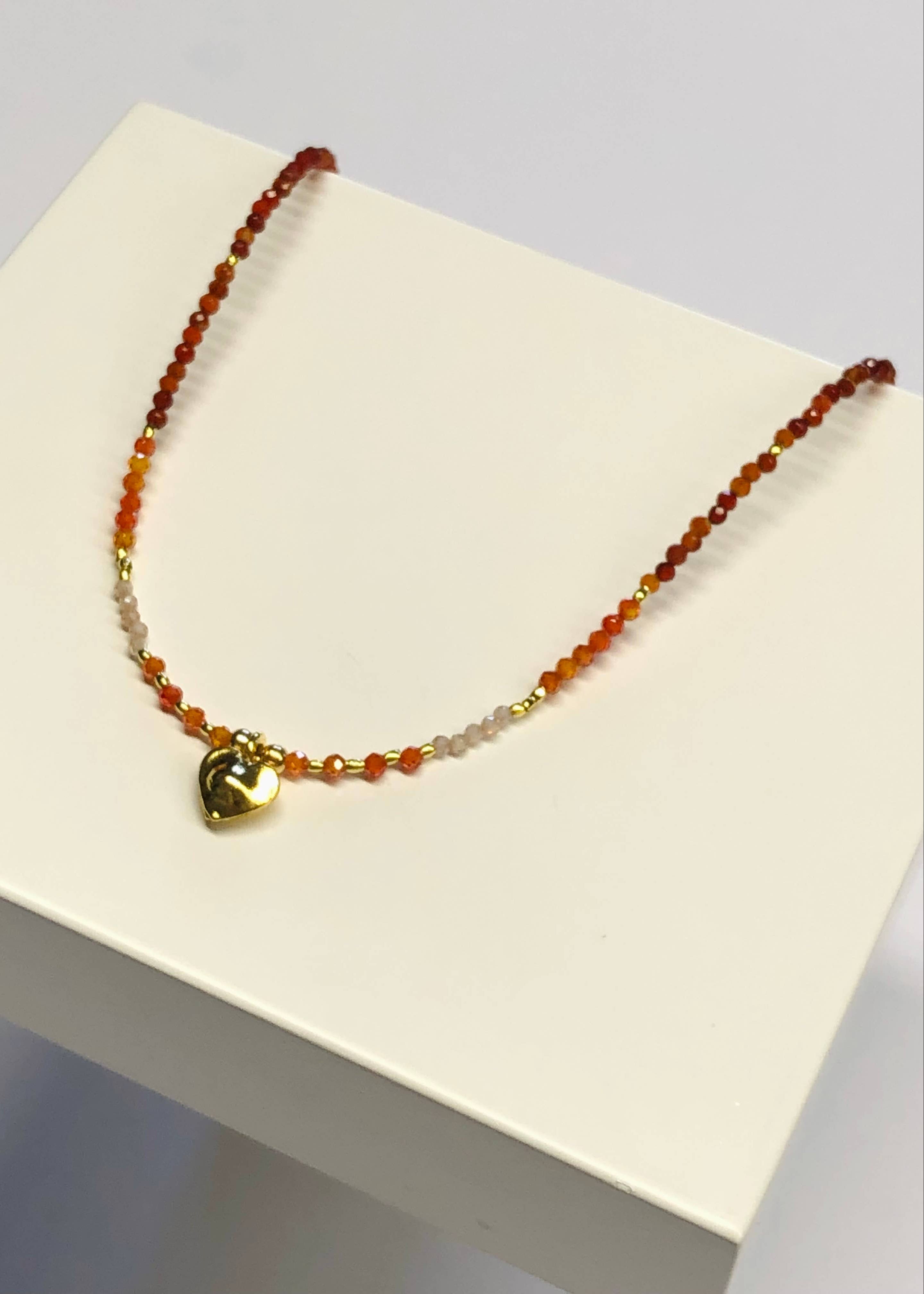 Amber Heart Glow necklace 