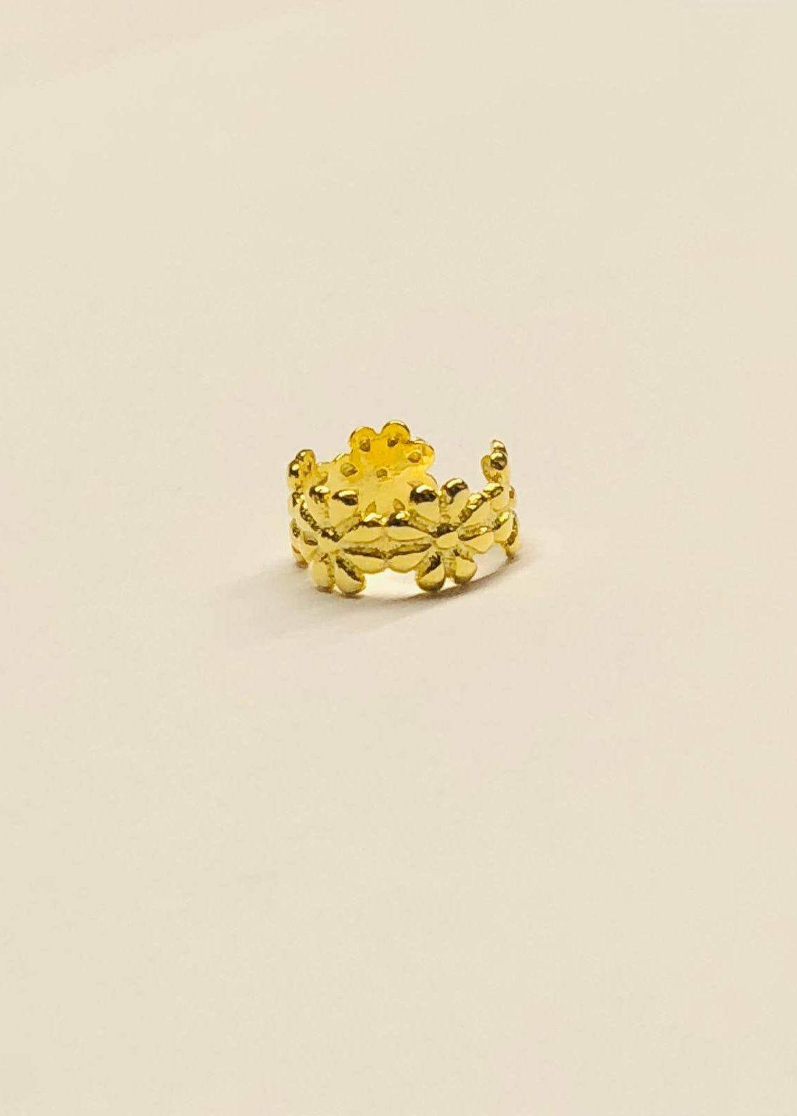 Ear cuff with floral motif