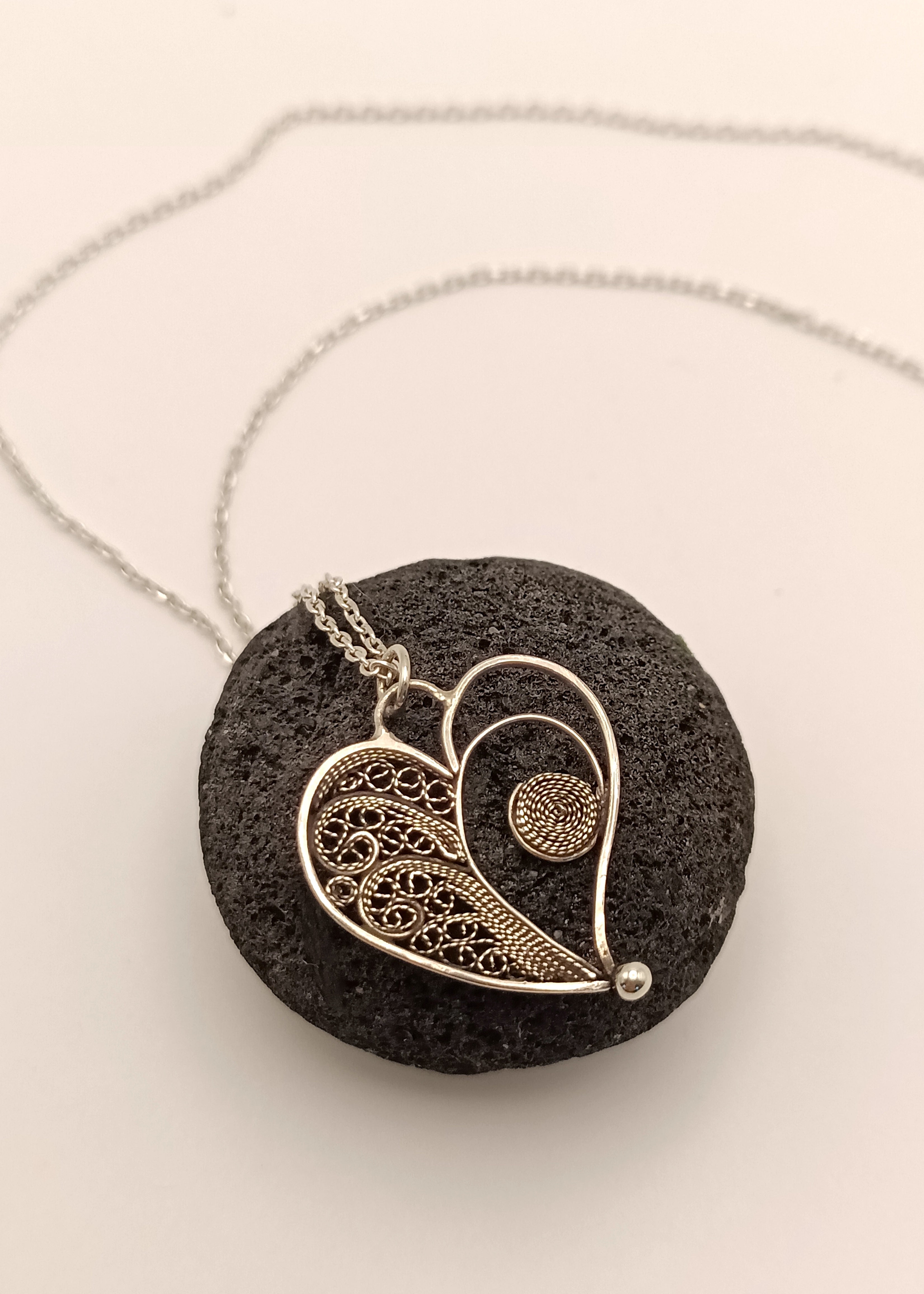 Colar Meio Coração aberto