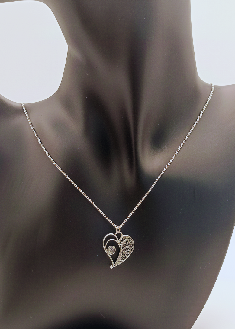 Colar Meio Coração aberto